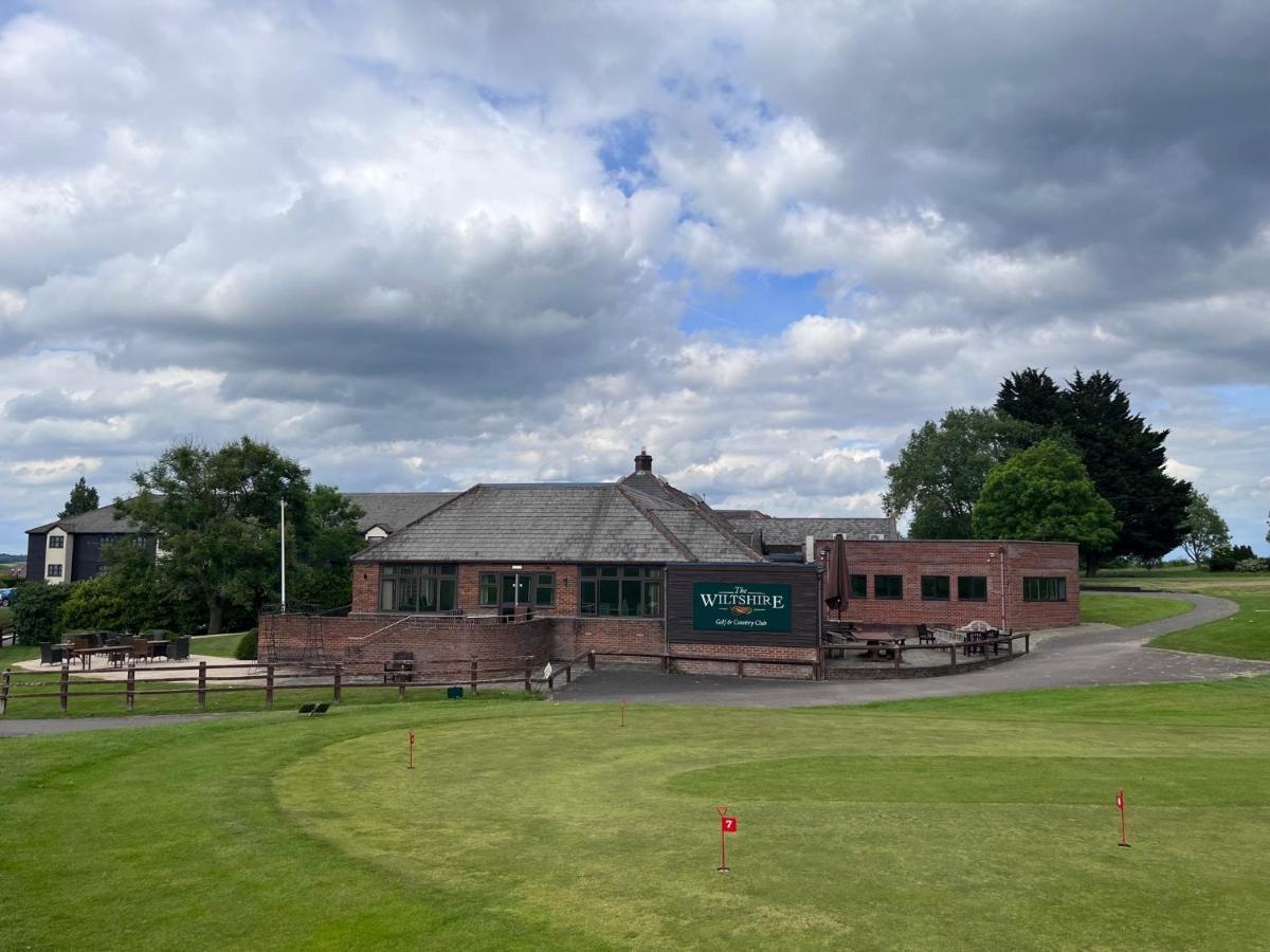 The Wiltshire Hotel, Golf And Leisure Resort Swindon Exterior photo