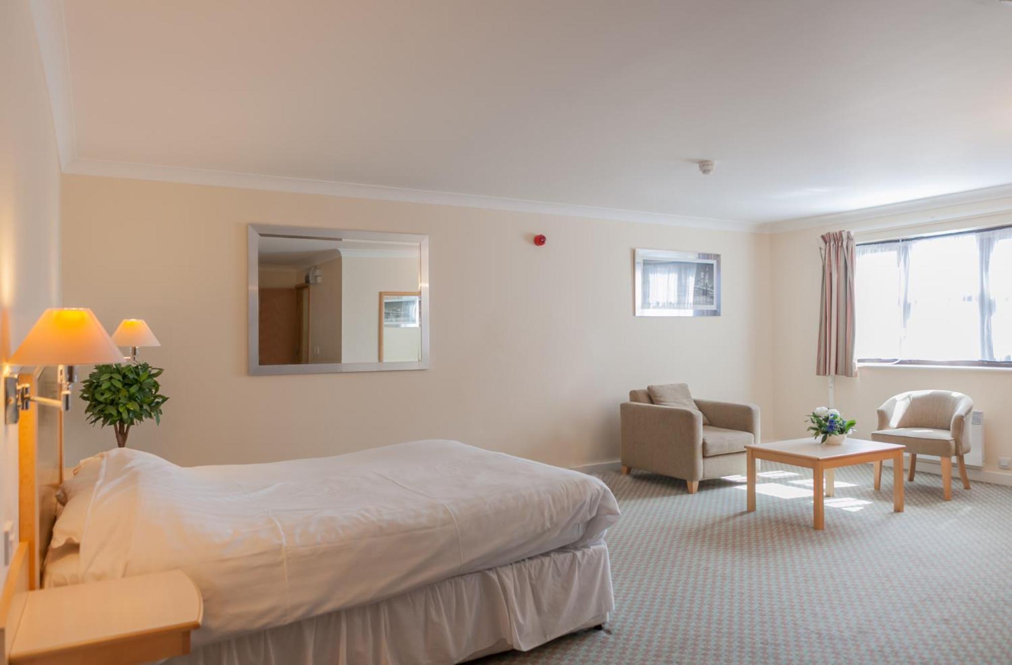The Wiltshire Hotel, Golf And Leisure Resort Swindon Exterior photo
