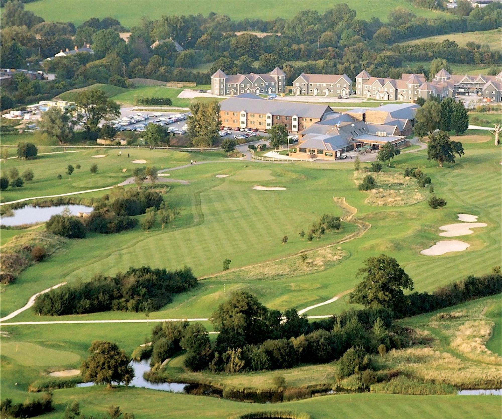 The Wiltshire Hotel, Golf And Leisure Resort Swindon Exterior photo