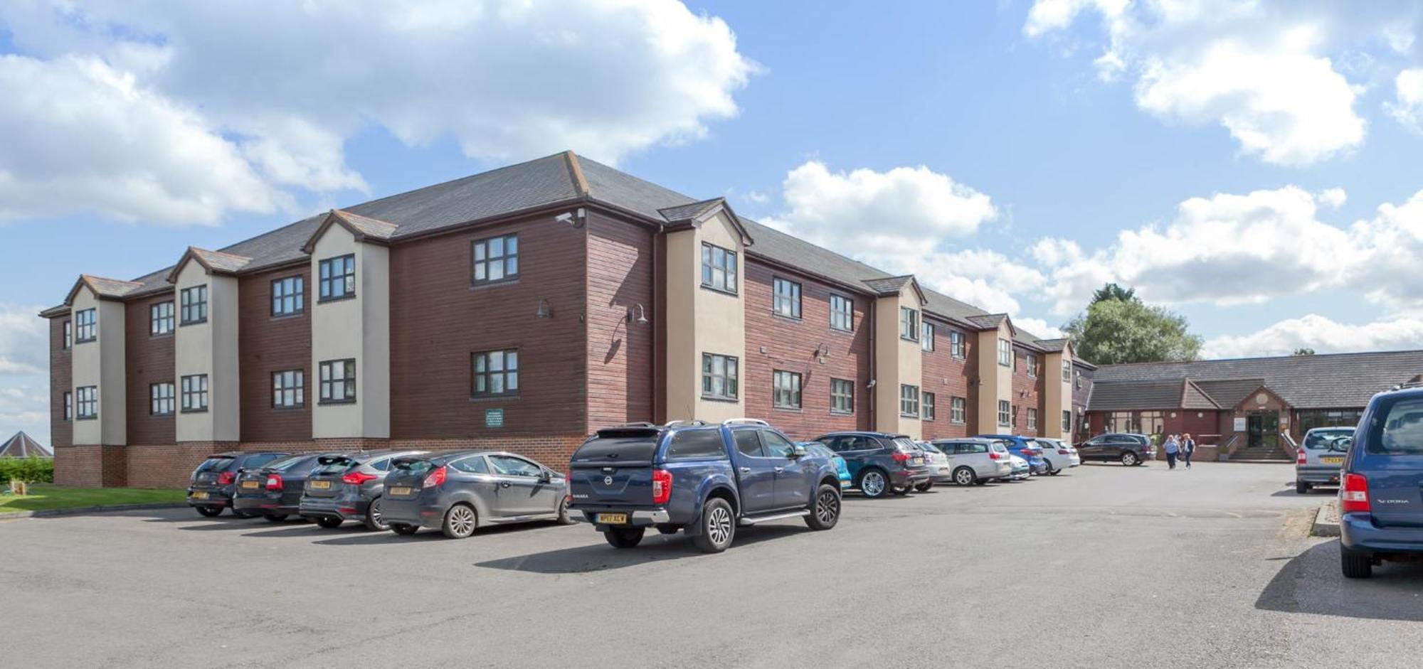 The Wiltshire Hotel, Golf And Leisure Resort Swindon Exterior photo