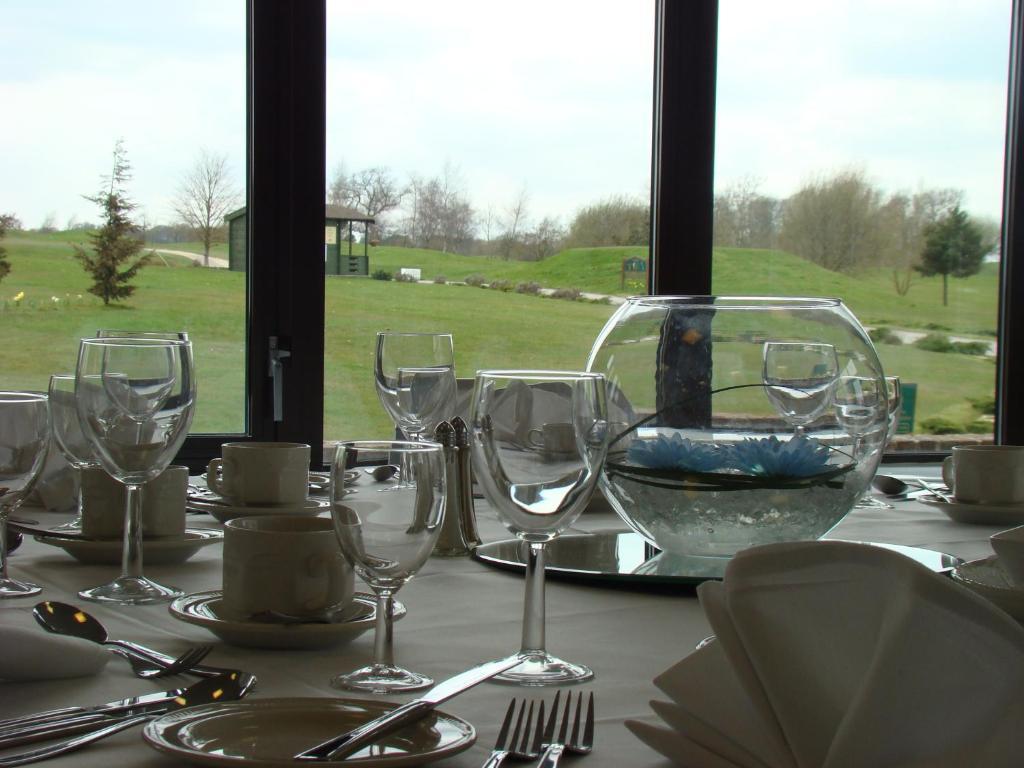 The Wiltshire Hotel, Golf And Leisure Resort Swindon Exterior photo