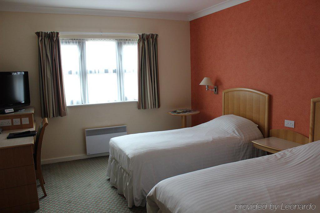 The Wiltshire Hotel, Golf And Leisure Resort Swindon Exterior photo